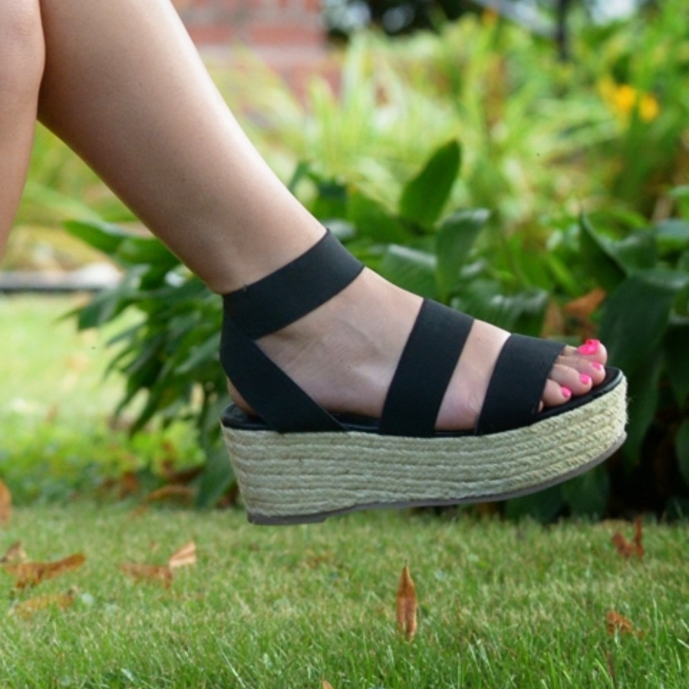 CLEANOUT SALE LAST DAY⭐️Steve Madden Platform Sandals